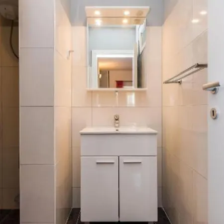 Modern In With Private Terrace - With Terrace