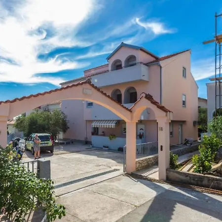 Modern In With Private Terrace - With Terrace *